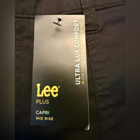 Lee Women’s Plus Capri Pants 16W Black Flex To Go Ultra Lux Mid Rise - Picture 5 of 9